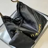 Colhê de caviar feminino 22 bolsas de compra pequena bolsa preta com moeda Lucky charme hardware de metal de metal dourado ombro Matelasse ombro de grande capacidade Bolsas de grife 39cm