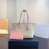 Tygväskedesigner shoppingväska totes väskor kvinnor handväska kvinnor mode klassiska bokstäver mönster handväskor överdimensionerade med myntväska 230909bj