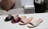 2022 Tasarımcı Terlik Klasik Sandalet Orijinal Deri Moda Ayakkabıları Bayanlar Slipper Plajı Düz ​​Topuk Flip Flip Toz çantası Boyutu 35-44