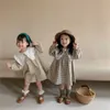 Flickans klänningar Baby Girls Dress Casual Plaid kläder Summer 2022 Nya koreanska bomullslinne Girls Princess Dress Big Turn Down Collar Dress Z0223