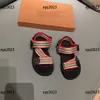 Kids Sandals Girl 슬리퍼 어린이 신발 여름 비용 홈 홈 미드솔 박스 포장 어린이 크기 26-35