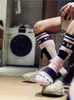 Herrensocken Mode Weiß Schwarz Gelb Blau Rosa Farbe Socken Sexy Männer Sport Lange Röhre Fußball Streetwear Socken Bequeme Socken Z0227