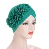 Etniska klädkvinnor blommor ruffle turban caps muslimska mode pärlor huvuddukskarfonhuv.