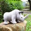 35x17cm Réaliste Rhinocéros En Peluche Jouets En Peluche Rhino Animaux En Peluche Poupées Doux Oreiller Infantile Retour Soutien Enfants Cadeau D'anniversaire Décor À La Maison LA537