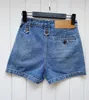 Våren och sommaren ny läderutsmyckning super mångsidig smal casual denimshorts