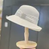Geniş Memlu Şapkalar Yaz Hepburn Style Vintage Moda Yay Rhinestone Tasarım Saman Şapka Kadın Kızlar UV Koruma Plajı Tatil Geniş Brim Güneş Kapı G230227