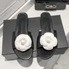 Buckle Camellia Slippers Zomer Dames Girl schoenen Designer Slippers Glippen Flat Mule Sandaal zwembad Leer Schuifschuif