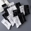 Personalidade de meias masculinas Black White listrado Sockings Sockings Cotton Harajuku letra Hip Hop Skateboard engraçado homem e mulheres felizes homens e mulheres Z0227