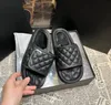 Новые 23ss Designer Slippers Мужчина Женщина слайдер пена бегуна модная скользящая скользкая охерская костяная смола Обувь Blue Sandals