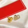 Diseñadores de aretes de diseño para mujeres, joyas de fiestas de aretes de oro de moda y atmosféricas, cajas de regalo de joyería de boda