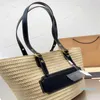 2023 Women Designer Tygväskor Straw Axel Påsar Lady stor kapacitet busett handväska casual sommarstrandväskor vävande raffia shoppingväska