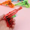 子供のための砂の遊びの水の楽しい銃のおもちゃ屋外の噴出夏のギフトキッズパーティーのビーチプールを好む