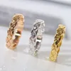 Designer Band Ring Luxe ringen voor mannen Women Titanium staal gegraveerde letterpatroon Liefhebbers Sieraden Geschikt voor veel toepassingen