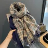 Bufandas de invierno 2023 para mujer, bufanda a cuadros con estampado de chal, Foulard de Cachemira para mujer, pañuelo grueso de diseñador