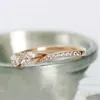 Pierścienie zespołowe proste żeńskie małe pierścień kwiatowy różowy złoto kolor ślub ślub urocza obietnica zaręczynowa dla kobiet