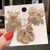 Brooches Pearl Korean Cute Personality Flower Pins Tight Corset Scarf Button Women's Fashion Clothes Brooch Badge G230529