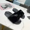 Luxurys Designers Women Slippersウールスライド冬の毛皮のふわふわした毛皮の文字サンダル温かい快適なスライドファジーガールフリップフロップスリッパサイズ35-40