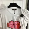 23ss tee T-shirt pour femme vêtements de marque pour femme Col rond Pur coton Boucle en cuir personnalisée T-shirt à manches courtes imprimé poisson à pois a1