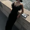 Vestidos Casuais Vestido de Baile à Noite Preto Branco Gola de Pena de Avestruz Sem Alças Cintura Alta Sem Encosto Senhora Elegante Sexy Slim Maxi Clubwear