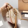 Nouveaux arrivages à main sac d'oreiller à main Couabag Sacs à bandouliers de mode C imprimez le sac de luxe Sac de créateurs de femmes créateurs sacs à main sac fourre-tout sac en cuir sac de voyage