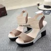 Подвесные ожерелья New Fashion Wedge Women Shoes Casual Bustle Buckle High Heel Обувь рыбы рта сандалии 2023