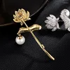 Broschen 2023 Luxus Zirkonia Lotus Für Frauen Mit Perle Kupfer Schmuck Brosche Pin Kleid Broche Femme Bijoux De Luxe