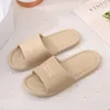 Terlik Yaz Erkekler Ev Banyo Banyosu Sandal İç Mekan Kat Slip EL ayakkabıları Slayt Zapatillas Hombre