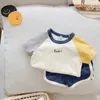 Ensembles de vêtements Dessin animé Sports Ensemble à manches courtes Tendance de la mode pour enfants Ensemble de deux pièces Couleur assortie T-shirt + Short Garçons Bébé Vêtements d'été