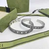 70% Rabatt auf Designer -Schmuckarmband Halskette Ring Hohlarm Armband 925 Trend geschnitzte Muster Männer Frauen Liebhaber machen alte Punkarmbänder her