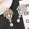 Broche colorée en forme de goutte de cristal à la mode et de haute qualité adaptée aux bouquets de mariage des femmes collier de luxe accessoires bijoux cadeaux G230529