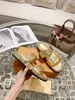 Designers kvinnor toffel sandaler platta glider flip flops sommar äkta triangel läder utomhus loafers badskor 0529