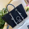 Women's Classics Luxury Hand broderad Pearl Beach Bag Big Ladies Small Ryggsäckar Canvas Chain Ryggsäck Evening Handväskor ID25 QBMW