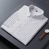 Męskie koszule małe azjatyckie rozmiar Koreańska moda dla mężczyzn Summer Listure krótkie rękawy Slim Fit Striped Shirt Square Flar Męskie topy