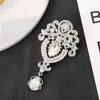 Spilla colorata a goccia di cristallo grande alla moda e di alta qualità adatta per bouquet da sposa da donna accessori per collana di lusso gioielli regali G230529