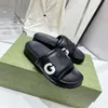 Yeni Varış Tasarımcı Kauçuk Terlik Erkek Kadın Flip Flipler Yaz Sandal Plajı Düz ​​Platform Slayt Mektubu Ev Moda Ayakkabıları Çizgili Terlik Rastgele Hediye 05