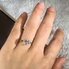 Band Ringen Trendy Vrouwelijke Kristallen Bloem Dunne Ring Rose Goud Zilver Kleur Bruiloft Voor Vrouwen Sierlijke Witte Ronde Zirkoon Engagement