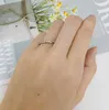 Anneaux de bande bague de fiançailles mince pour les femmes Simple Micro Zircon couleur or blanc cadeaux de mariage délicats bijoux de mode