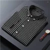 Męskie koszule małe azjatyckie rozmiar Koreańska moda dla mężczyzn Summer Listure krótkie rękawy Slim Fit Striped Shirt Square Flar Męskie topy