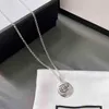 60% di sconto gioielli di design braccialetto collana anello 925 Sterling Catena della clavicola con pendente a testa tonda intagliata