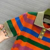 Designer de camisetas femininas Camisa pólo de manga curta listrada colorida casual elegante design de contraste de cores top de tricô fino LF4G
