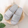 Terlik Yaz Erkekler Ev Banyo Banyosu Sandal İç Mekan Kat Slip EL ayakkabıları Slayt Zapatillas Hombre