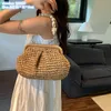 Großhandel Damen Umhängetaschen 2 Farben die beliebte Sommerferien-Strandtasche für Mädchen im westlichen Stil, gewebte Handtasche aus Muschelstroh, Handy-Geldbörse 12867#