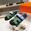 Chypres Zomer Designer Strandslippers Sandalen Voor Dames Dames Muilezels Casual Mode Luxe Plat Leer Stevige Slippers Wit Zwart