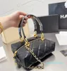 2023 Nya designersäckar Kvalitet Crossbody Bag Gold-Tone Metal Chain Fashion Classic Handväska Topphandtag axelväskor quiltade väskor utomhus sacoche handväskor 21 cm