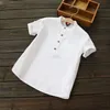 Koszule dla dzieci zwykłe chłopcy koszule dla dzieci bawełniana bluzka z krótkim rękawem dla letniej dzieci chłopcy biała koszula stojak przystojny topy 230531