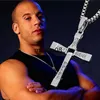 ペンダントネックレスFastとThe Furious Dominic Toretto Toretto Vin Movie Jewelry Classic Rhinestone Charms Pendant Sliver Cross Alloy Necklaces Men J230601