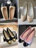 Estilista crianças sapatos canal apartamentos paris designer preto rosa 2c marca acolchoado sapatos de balé de couro dedo do pé redondo novo estilo moda feminina