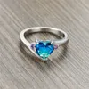 Bandringar lyxiga kvinnliga kristallblå ring klassisk silverfärg tunt bröllop för kvinnor charm zirkon kärlek hjärtatgagemang
