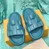 Waterfront Mule Designer tofflor Flat Rubber Slipper Flower Präglad komfort Sandaler Summer Beach Women Men Slip-On Sandal Storlek 35-45 02