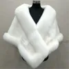 Ternos Grandes Nupciais Faux Fur Wraps Casaco de Casamento de Inverno Xales Quentes Outerwear Branco Preto Azul Encolher Mulheres Jaqueta Prom Tamanho 165 * 55 cm